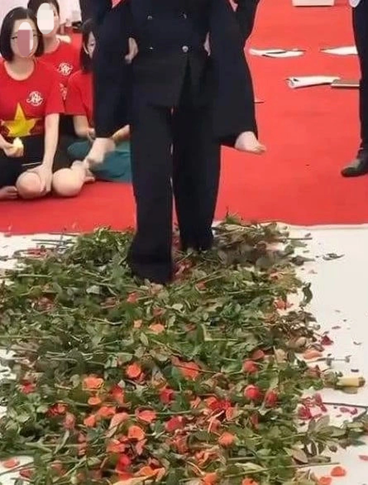 Sau khi đi hết đoạn đường, người tham gia phải hô to "Tôi làm được". Được biết phần thưởng dành cho người chiến thắng là sự hãnh diện ngẩng cao đầu khi nhận tràng pháo tay công nhận từ những người trong công ty.