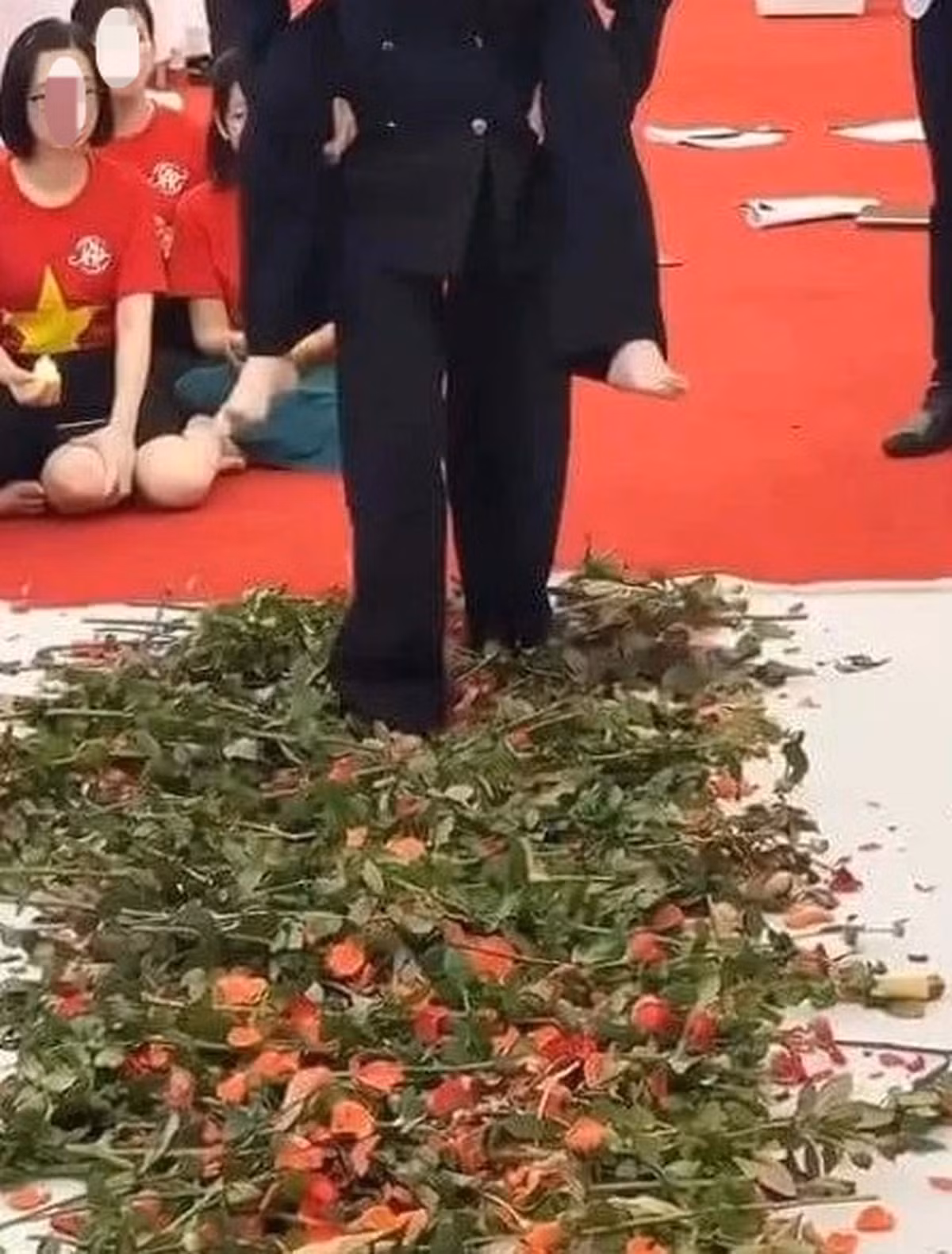 Sau khi đi hết đoạn đường, người tham gia phải hô to "Tôi làm được". Được biết phần thưởng dành cho người chiến thắng là sự hãnh diện ngẩng cao đầu khi nhận tràng pháo tay công nhận từ những người trong công ty.