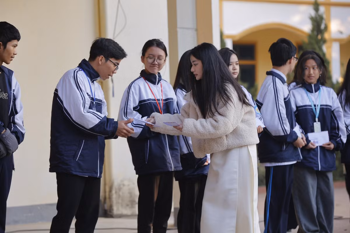 Cô bạn từng theo học lớp chuyên địa của trường THPT chuyên Phan Bội Châu - ngôi trường với bề dày lịch sử về thành tích học tập cực khủng. Đây cũng là ngôi trường mà nữ MC Khánh Vy cũng từng theo học.