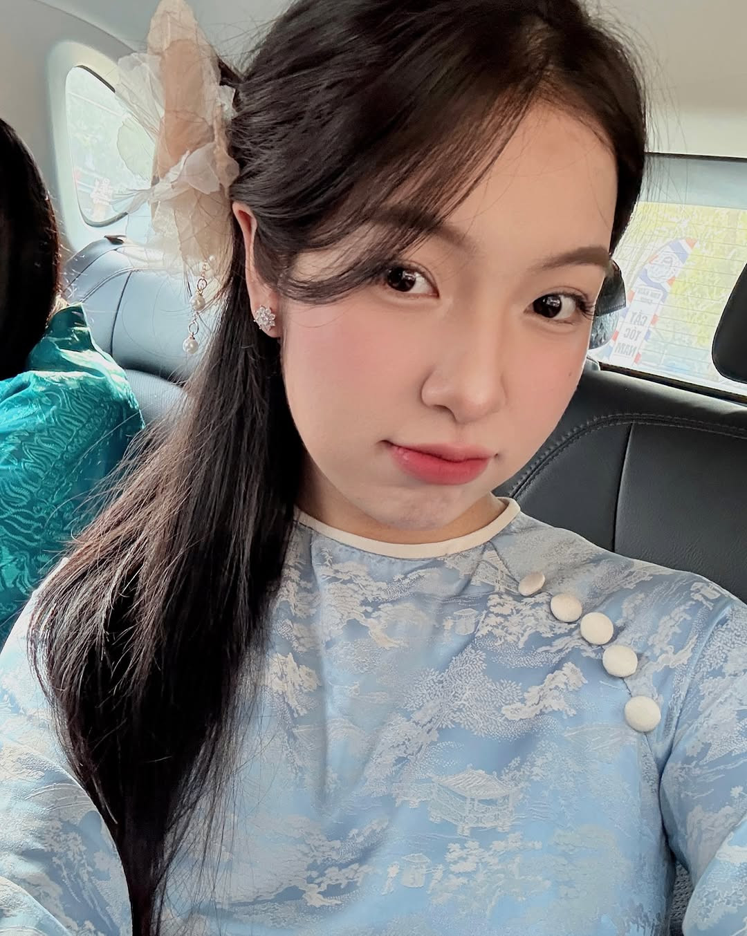 Được biết, bộ ảnh áo dài được Thanh Hằng tranh thủ đi thực hiện vào một ngày cuối tuần.