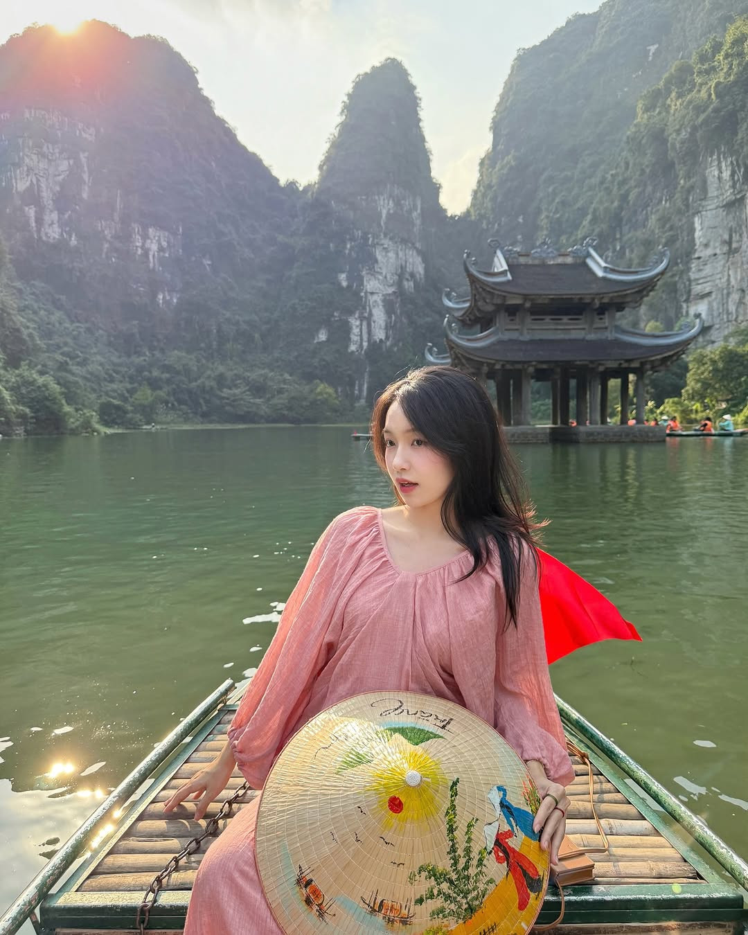 Thanh Hằng cũng có sở thích đi du lịch đến nhiều địa điểm khác nhau.