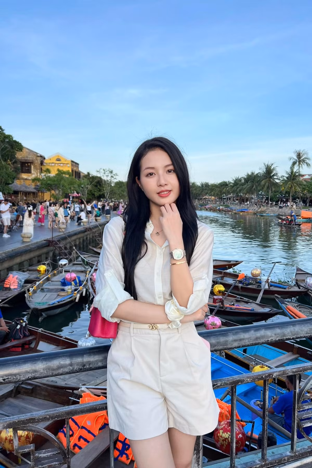 Trên trang cá nhân, Bích Ngọc thường xuyên đăng tải hình ảnh đời thường giản dị nhưng vô cùng xinh đẹp.