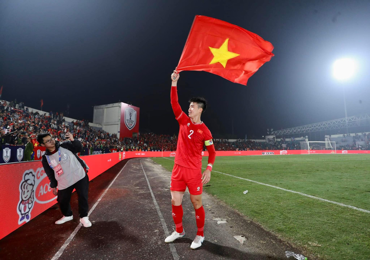 Từ một cầu thú có tính cách được đánh giá là nóng nảy, khó giữ bình tĩnh của tuyển U23 năm nào, Duy Mạnh hiện tại đã chứng minh bản lĩnh của một người đội trưởng với cái đầu lạnh.