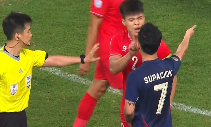 Đoạn video được đăng tải lại trên MXH Trung Quốc và Duy Mạnh nhận về nhiều lời khen ngợi của Cnet cho hành động khôn ngoan bảo vệ đồng đội không bị ăn thẻ.