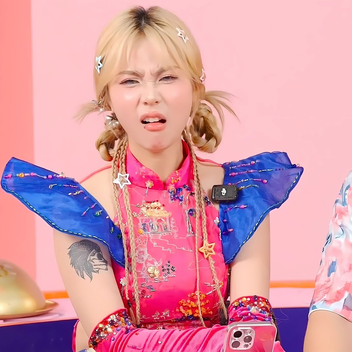 Trong suốt chương trình Chị đẹp đạp gió, Misthy nhiều lần không màng hình tượng, có những màn tương tác với các chị đẹp khác hết sức thú vị.