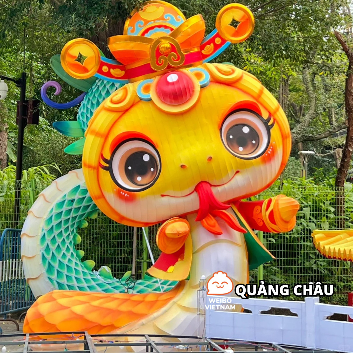 Mô hình đáng yêu nhất gợi tên chú rắn ở Quảng Châu.