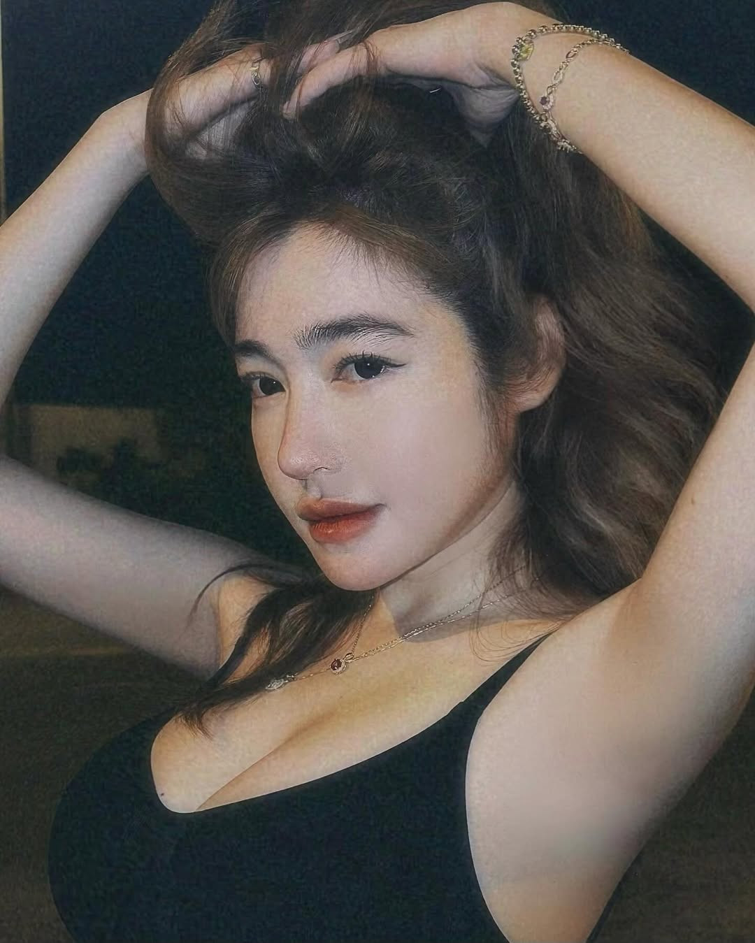 Sau hai lần sinh nở, vóc dáng của Elly Trần vẫn giữ được sự quyến rũ khó cưỡng, thậm chí cô còn trở nên cuốn hút hơn.