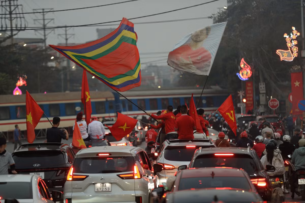 Phong độ ấn tượng, đặc biệt là màn trình diễn chói sáng của tiền đạo nhập tịch Nguyễn Xuân Sơn, hứa hẹn sẽ mang đến nhiều bất ngờ cho người hâm mộ.