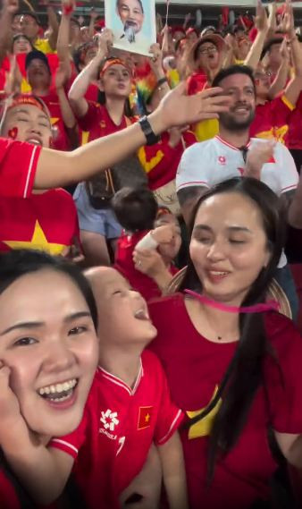 Ở phần bình luận, nhiều người đã gửi lời hỏi thăm sức khỏe đến Quỳnh Anh cũng như chúc mừng tới cô cùng Duy Mạnh.