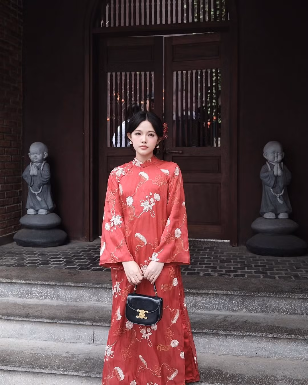 Cô nàng lựa chọn lối trang điểm nhẹ nhàng, trong trẻo.