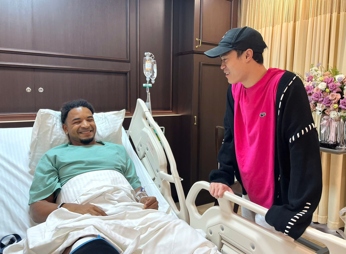 Xuân Son đang nhận được hỗ trợ rất tích cực từ các bác sĩ. Anh được lên chế độ ăn uống riêng, nghiêm ngặt.