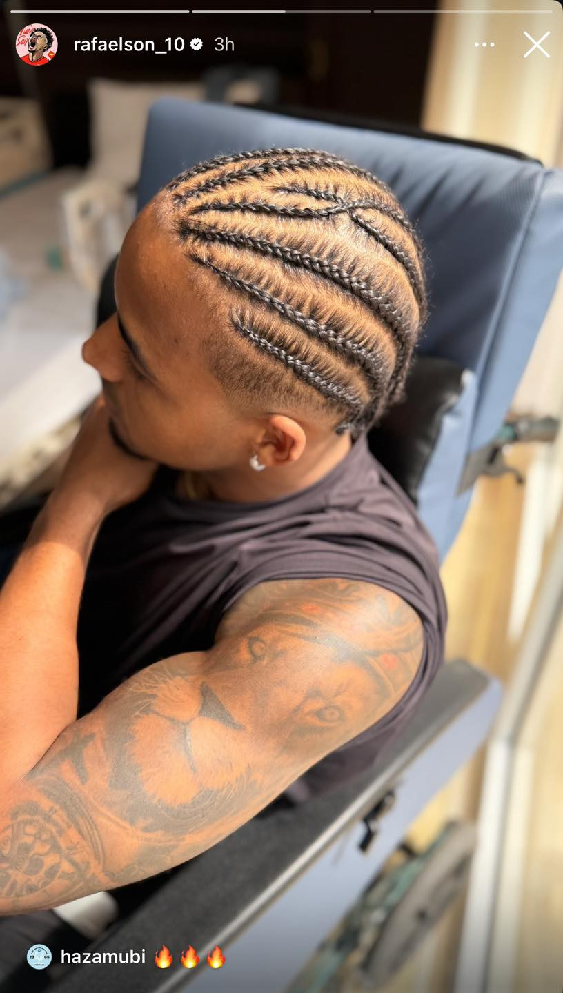 Nhiều người hâm mộ vô cùng thích thú với hình ảnh này của nam cầu thủ. Netizen cho rằng đây cũng là cách anh chuẩn bị đón Tết Nguyên đán đầu tiên với tư cách công dân Việt Nam.