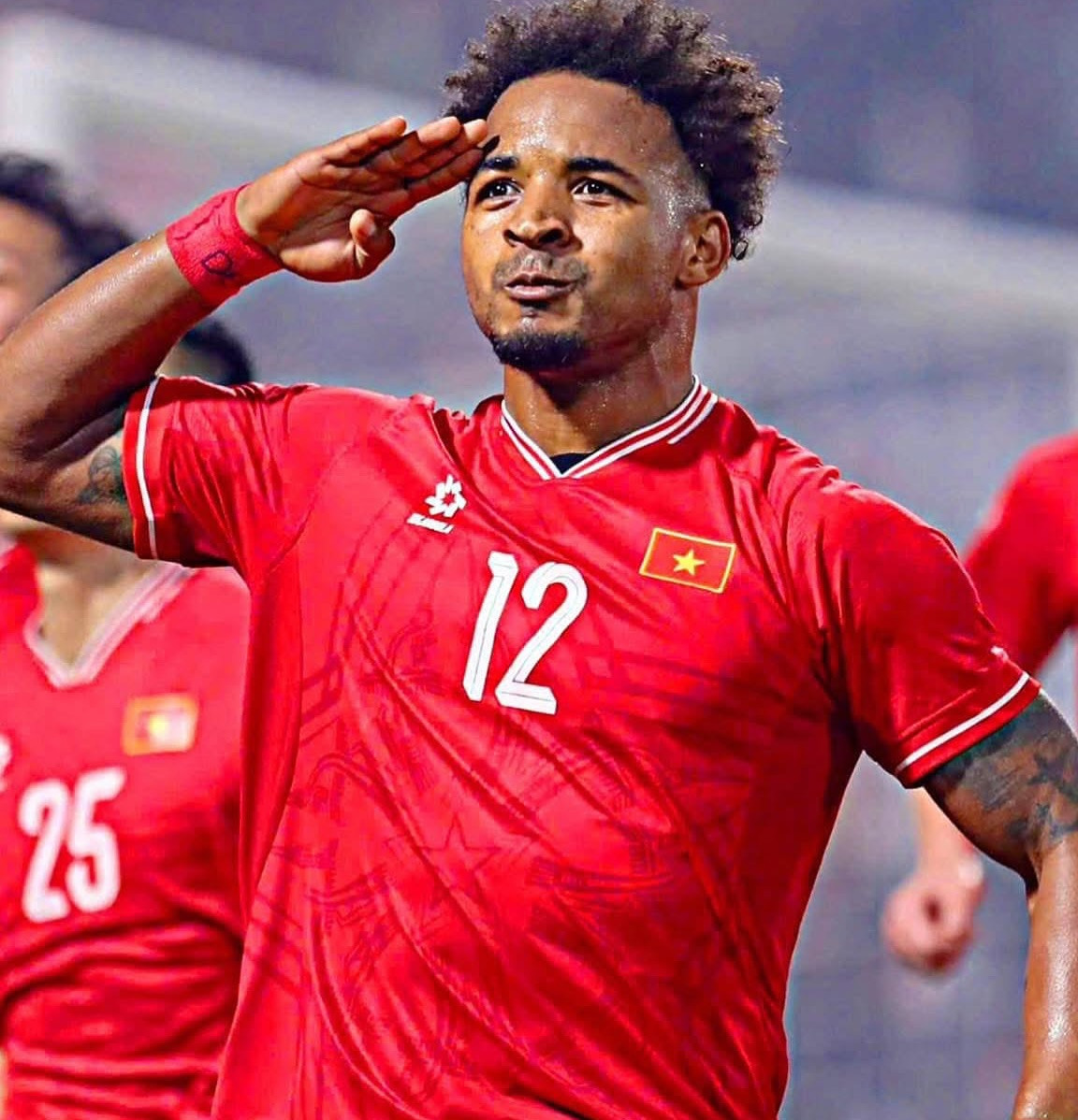 Những ngày qua, Xuân Son đã tập đi với nạng và nằm nâng tạ. Trọng lượng tạ dành cho Xuân Son được nâng dần, phù hợp với tiến độ hồi phục.