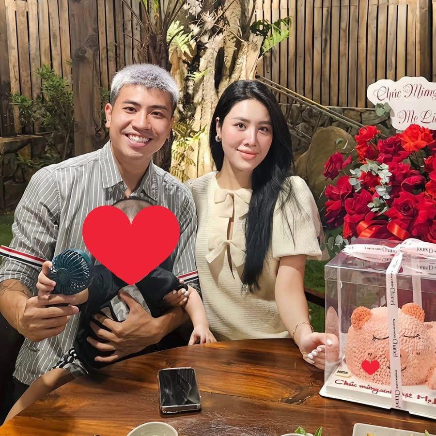 Nguyễn Thảo, vợ của Đinh Thanh Bình, sở hữu nhan sắc “vạn người mê” cùng vóc dáng không thua kém người mẫu nào trong showbiz Việt. Cặp đôi đã đón bé trai đầu lòng.