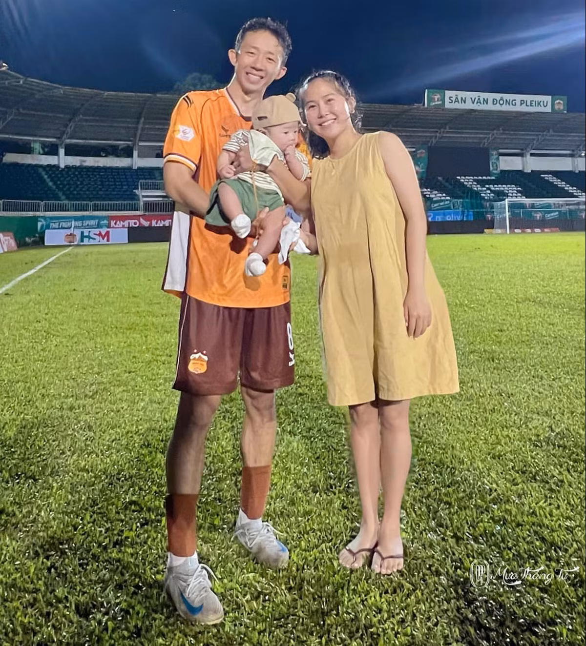 Châu Ngọc Quang và bà xã Nguyễn Trần Bảo Uyên tổ chức đám cưới hồi tháng 4/2022 sau gần 1 năm hẹn hò. Đến thời điểm này, Châu Ngọc Quang và Bảo Uyên đã có với nhau 1 cô con gái. Công việc chính hiện nay của nàng WAG quê Lâm Đồng là kinh doanh online. Cô từng tốt nghiệp Trường Cao đẳng Y dược Hồng Đức.