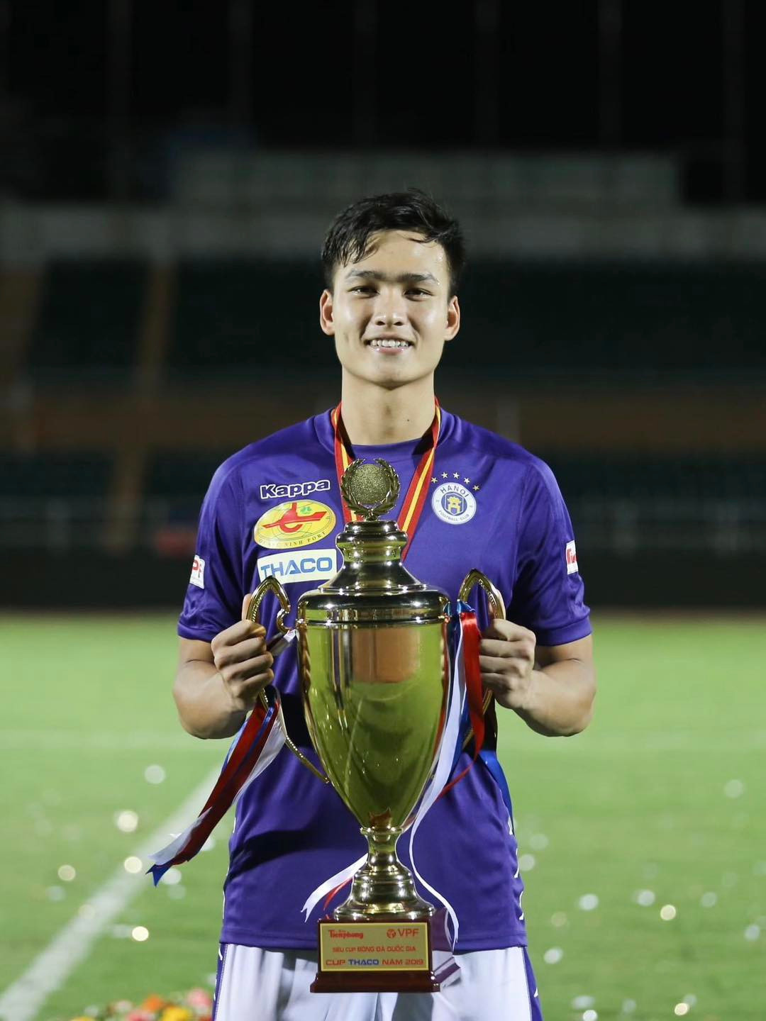 Trong hành trình AFF Cup vừa rồi, mặc dù không có quá nhiều thời gian trên sân, tuy nhiên Bùi Hoàng Việt Anh vẫn để lại ấn tượng trong lòng khán giả.