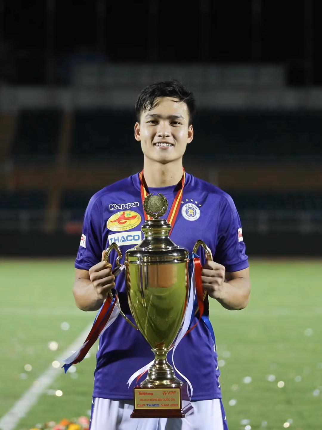 Trong hành trình AFF Cup vừa rồi, mặc dù không có quá nhiều thời gian trên sân, tuy nhiên Bùi Hoàng Việt Anh vẫn để lại ấn tượng trong lòng khán giả.