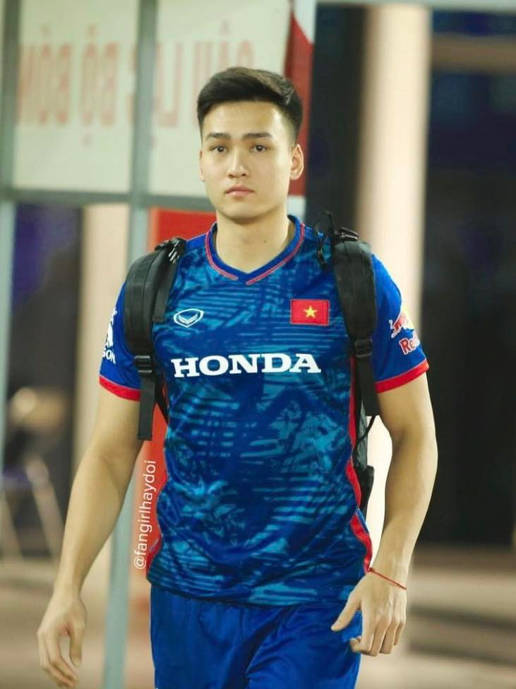 Anh còn được nhiều người hâm mộ gọi đùa là phú ông độc thân giàu có, khi vào tháng 11/2024, anh đã tậu chiếc xe sang có trị giá khoảng 6 tỷ đồng.