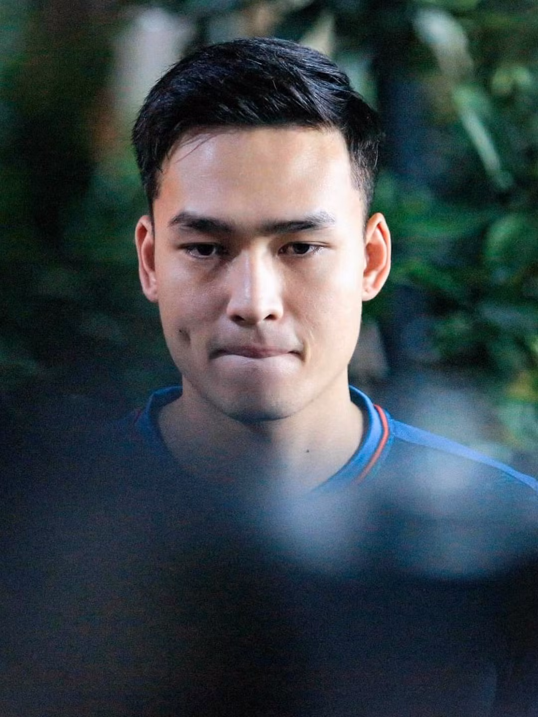 Trên trang cá nhân, Việt Anh thường chia sẻ hình ảnh cùng đồng đội và gia đình.