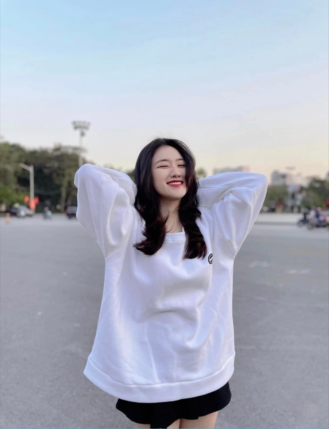 Linh Nắng đã tham gia dẫn dắt rất nhiều chương trình game lớn nhỏ, góp phần tạo nên sự thành công của nhiều giải đấu.