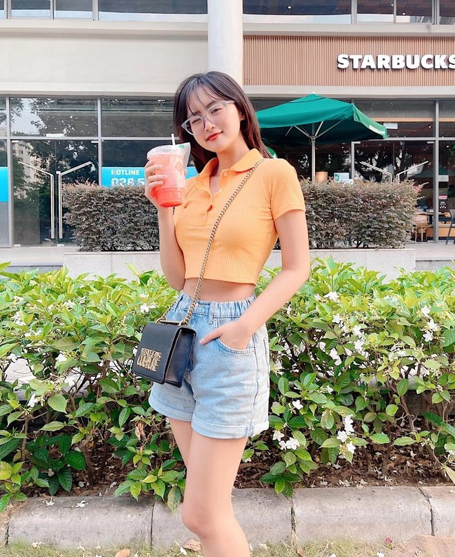 Minh Nghi (Trần Nguyễn Minh Nghi) được mệnh danh là "nàng công chúa" làng eSports Việt, thậm chí nhiều người còn gọi cô nàng là biểu tượng "sống còn" của Tốc Chiến.