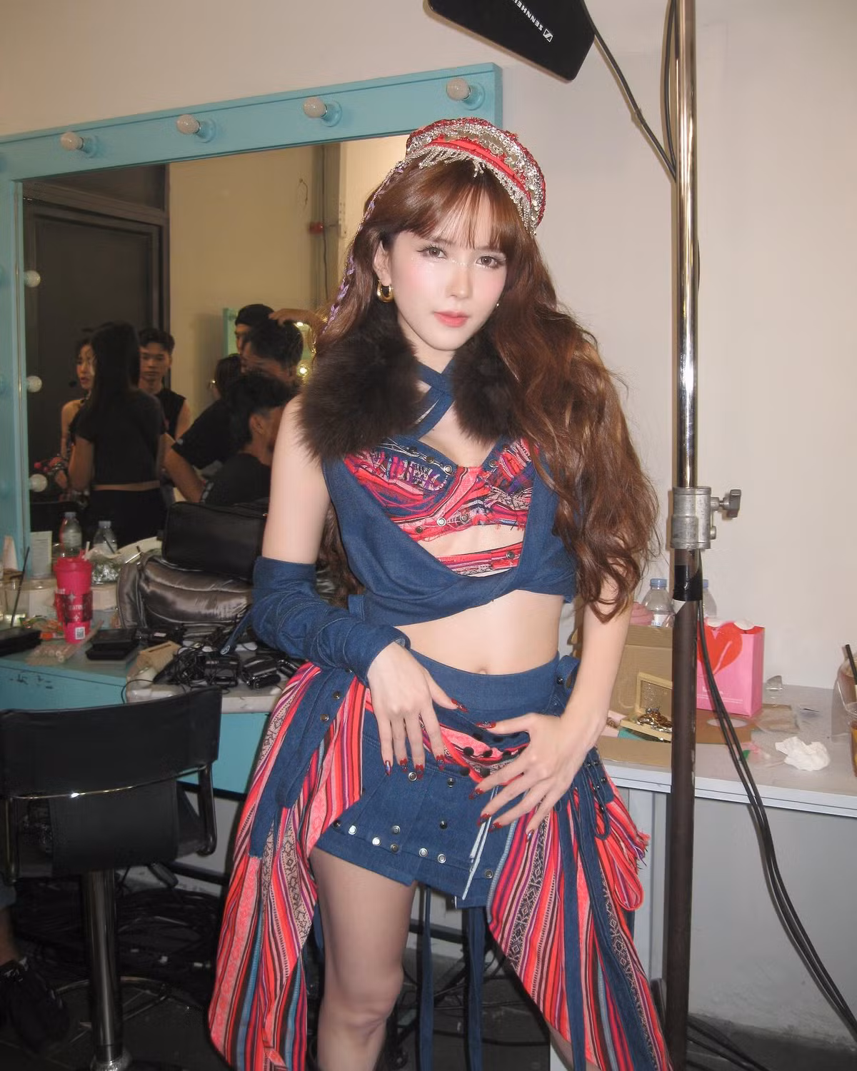 Sau khi thông báo đường ai nấy đi với Matthis, Thiều Bảo Trâm tập trung vào công việc.