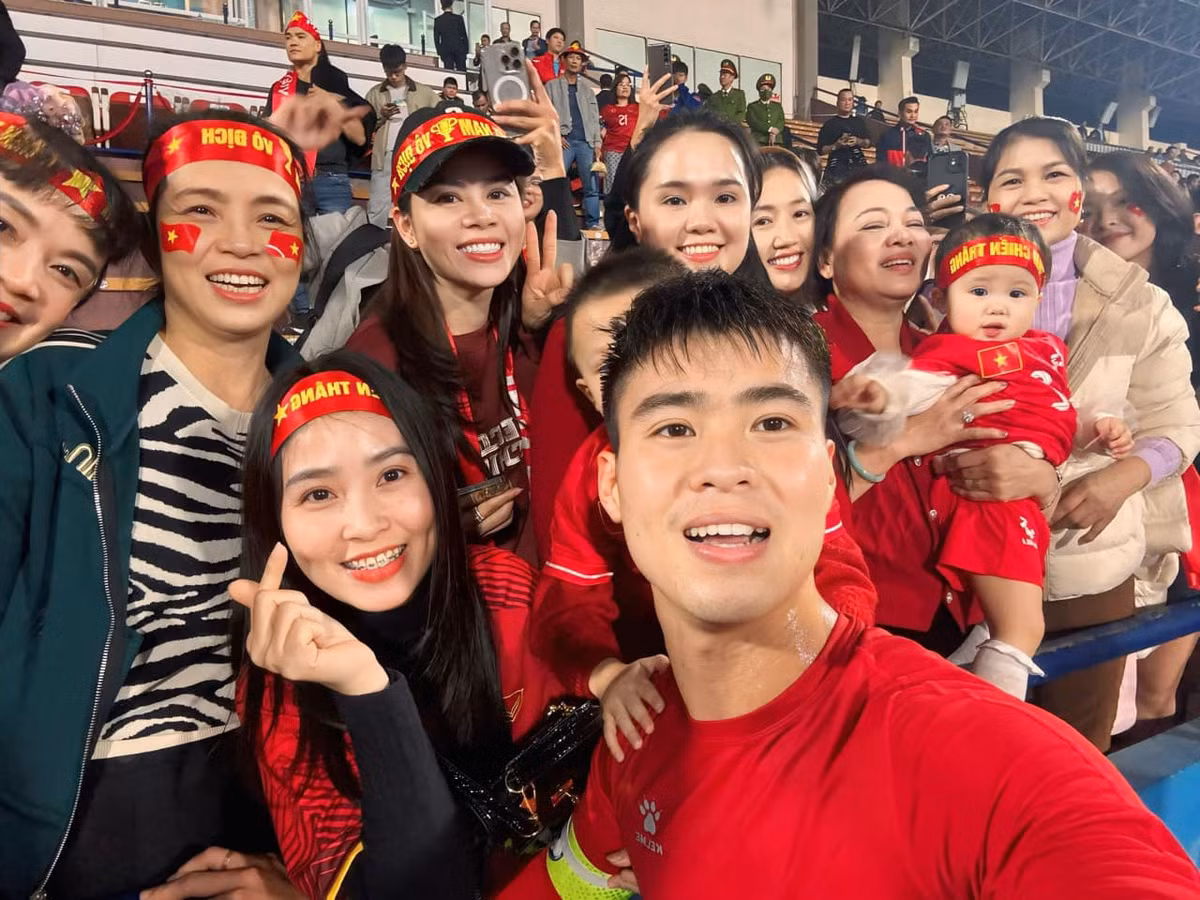 Sau trận thắng 2-1 trước ĐT Thái Lan trên SVĐ Việt Trì ở chung kết lượt đi AFF Cup 2024 hôm 2/1, đội tuyển Việt Nam đã chạm một tay vào chiếc cúp vô địch. Trận lượt về diễn ra trên sân khách Thái Lan sẽ diễn ra vào 20h ngày 5/1.