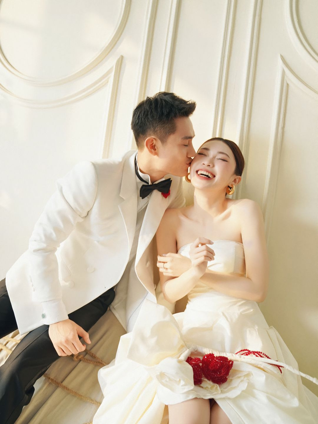 Trước đó, Ly Phạm từng đăng ảnh khoe khoảnh khắc được cầu hôn ở Hallstatt - nơi được mệnh danh là “viên ngọc của nước Áo”.