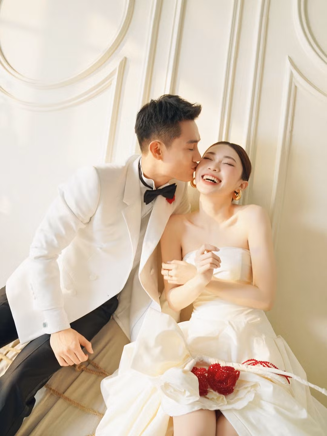 Trước đó, Ly Phạm từng đăng ảnh khoe khoảnh khắc được cầu hôn ở Hallstatt - nơi được mệnh danh là “viên ngọc của nước Áo”.