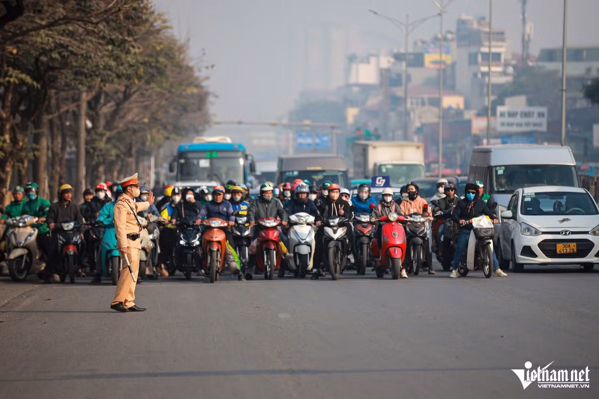 Sau 10 ngay ap dung Nghi dinh 168: Tai xe “so” vuot den do-Hinh-3