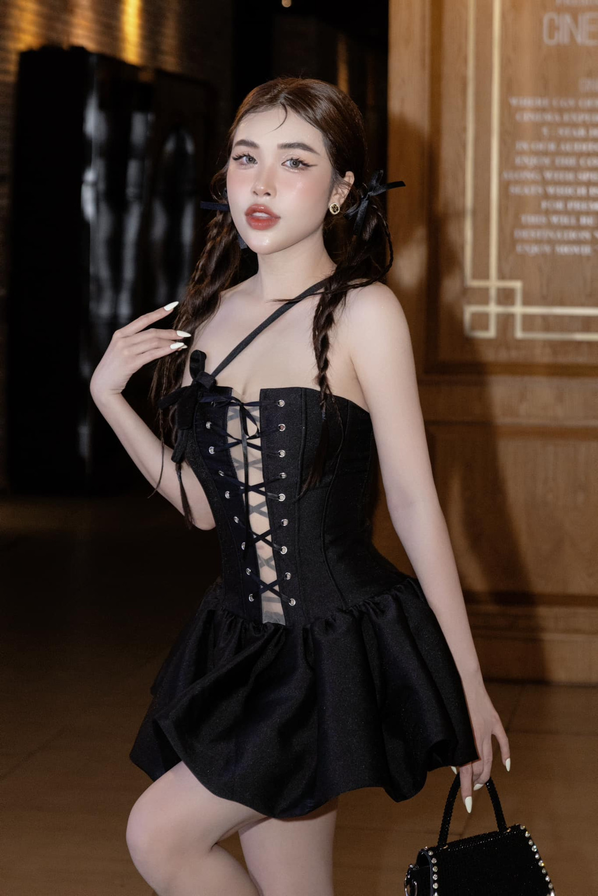 Cô nàng thường xuyên chia sẻ những hình ảnh cuộc sống đời thường trên mạng xã hội, thu hút sự quan tâm của đông đảo người hâm mộ.