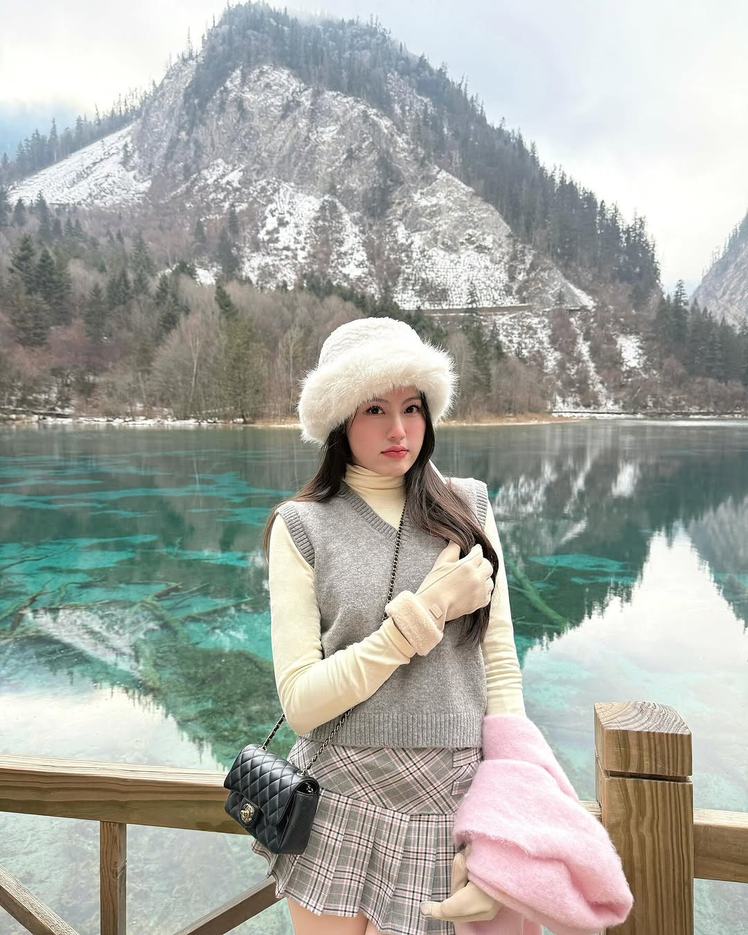 Không chỉ vậy, tài khoản đó còn trả lời đầy thách thức khi Tăng Mỹ Hàn bị nhiều người nhận xét có phong cách bắt chước bạn gái cũ của HIEUTHUHAI.