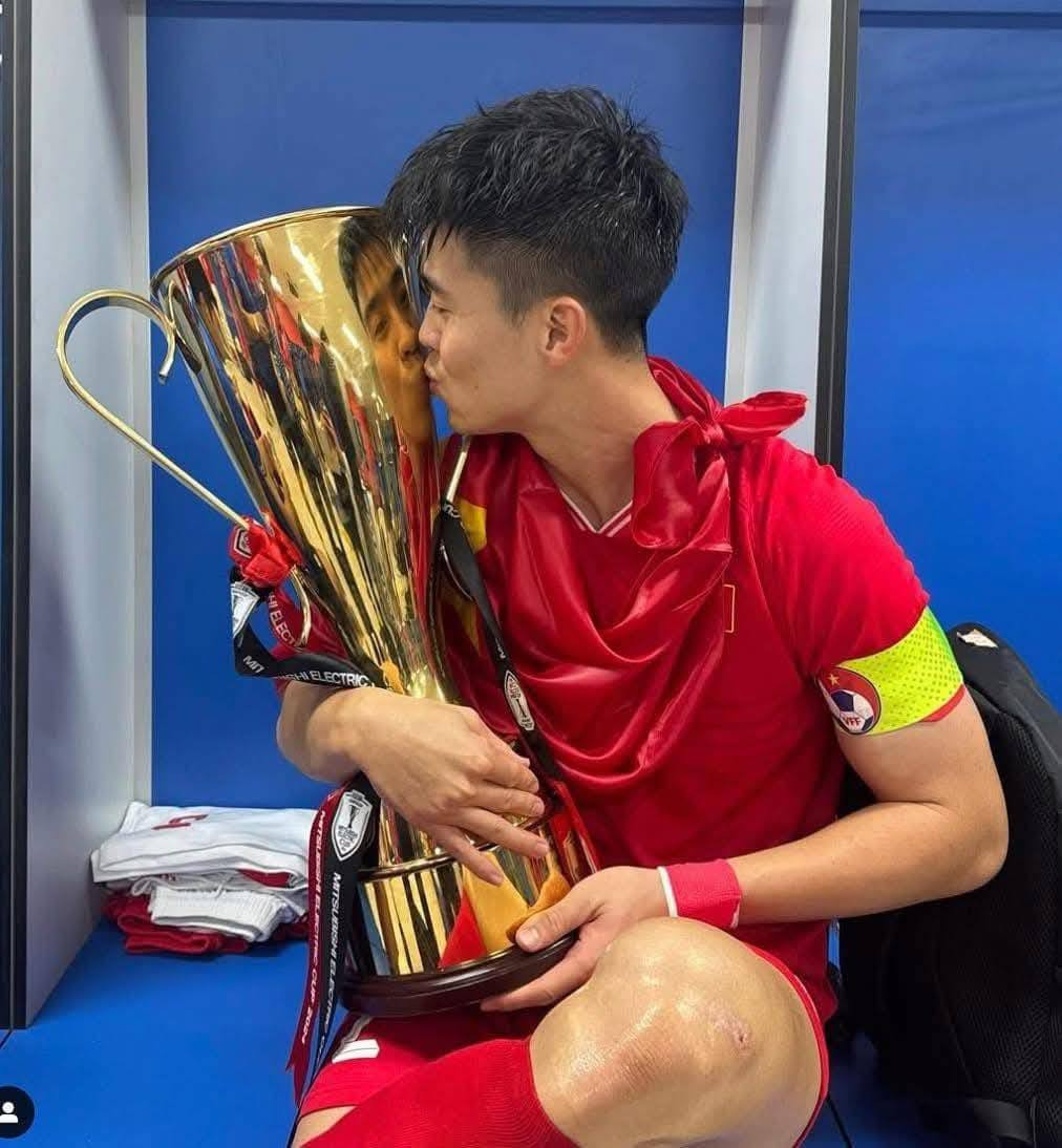 Cách thể hiện tình cảm và cảm xúc của Đỗ Duy Mạnh khiến người hâm mộ vô cùng thích thú. Nhiều người còn hải hước gọi anh chàng là "thánh hôn" hay "nam nhân thích skinship".