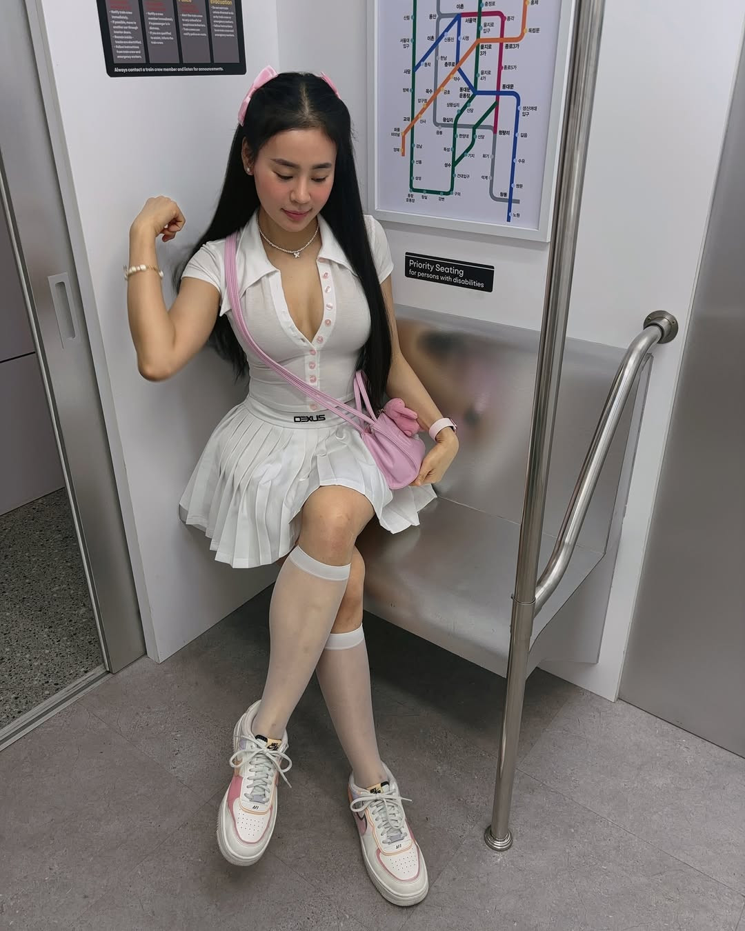 Không chỉ vậy, nhiều người còn đăng lại hình ảnh của Phương Trang trên các hội nhóm về gái xinh khiến nhiều người xuýt xoa.