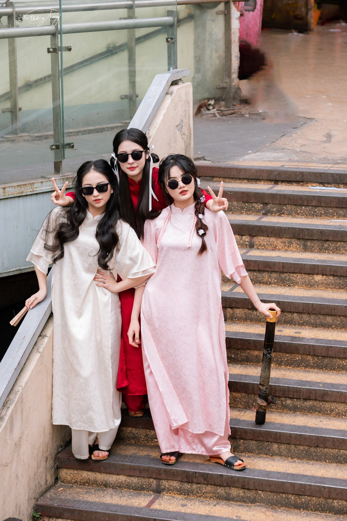 Nhiều bạn trẻ cũng đã kết hợp giữa việc chụp ảnh check-in với việc mua sắm đồ Tết.