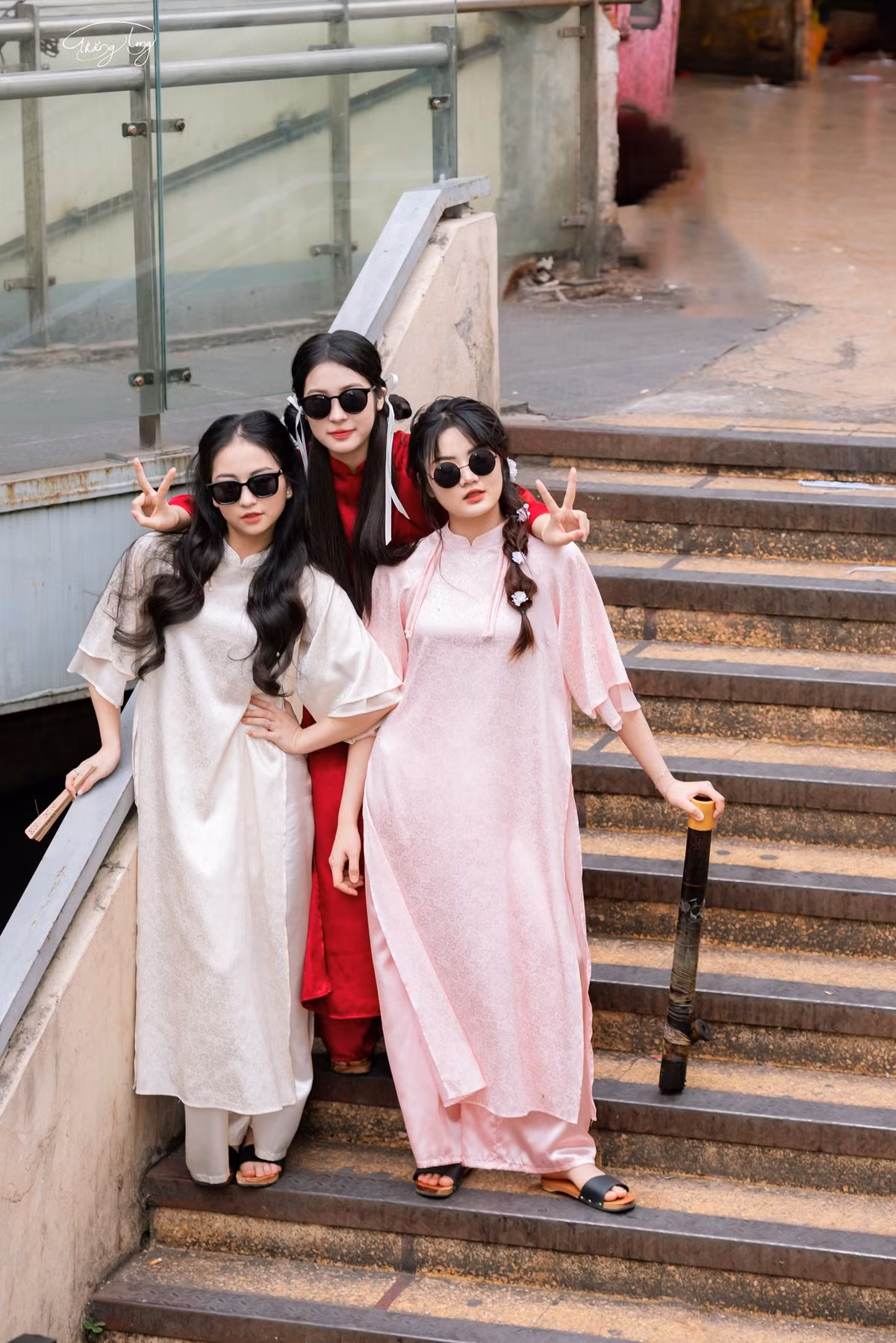 Nhiều bạn trẻ cũng đã kết hợp giữa việc chụp ảnh check-in với việc mua sắm đồ Tết.