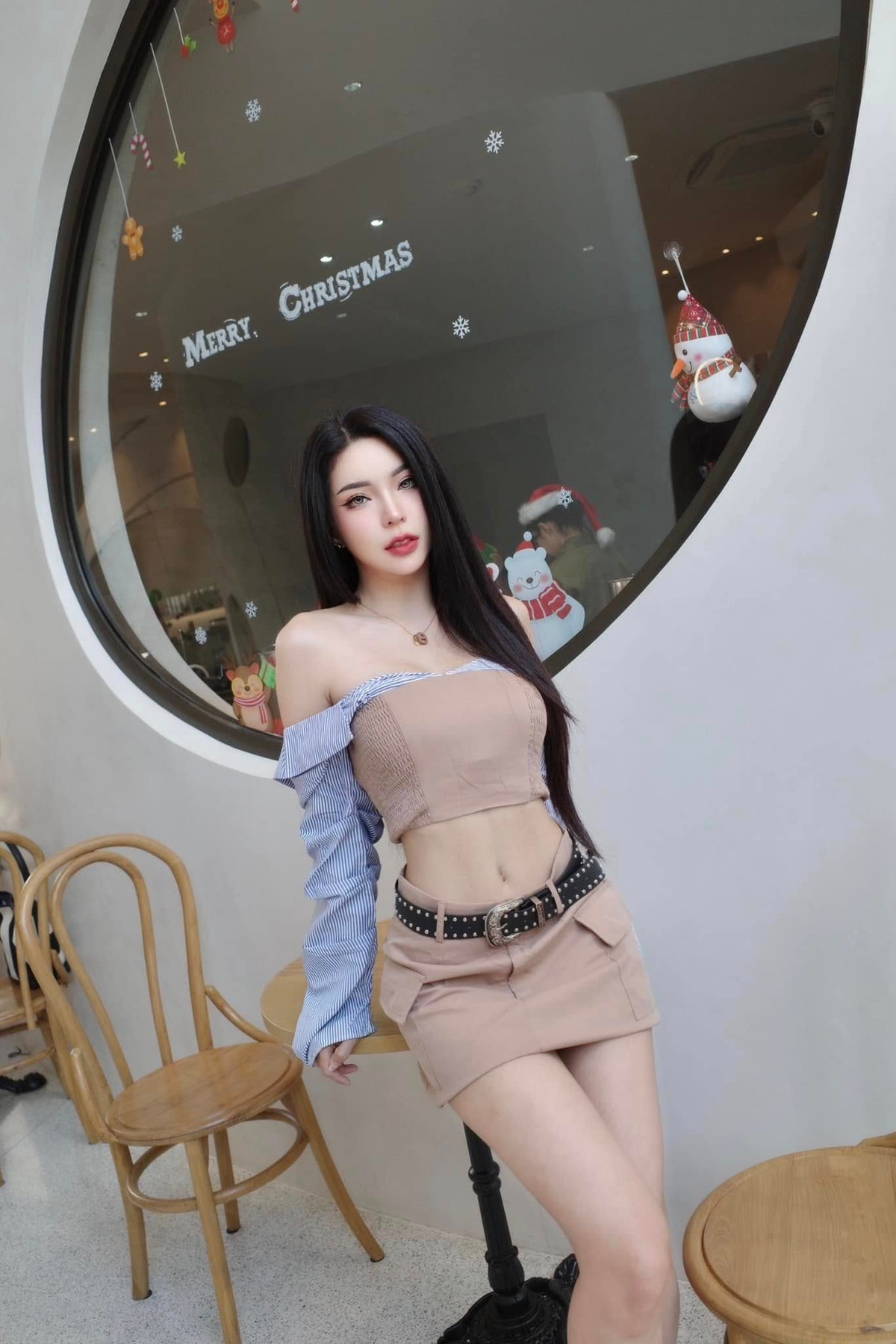 Mặc dù sinh năm 1992, đã bước qua tuổi 33 thế nhưng cô nàng vẫn sở hữu nhan sắc trẻ trung, xinh đẹp.