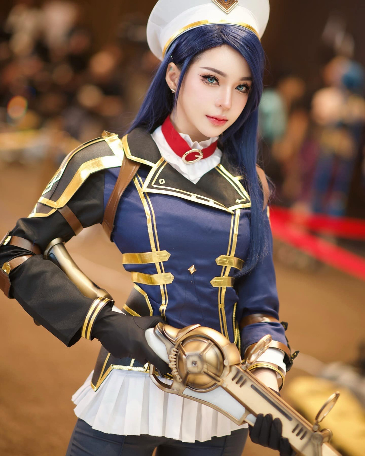 Cô nàng sở hữu chiều cao 1m65 với số đo lần lượt 91-58-91.