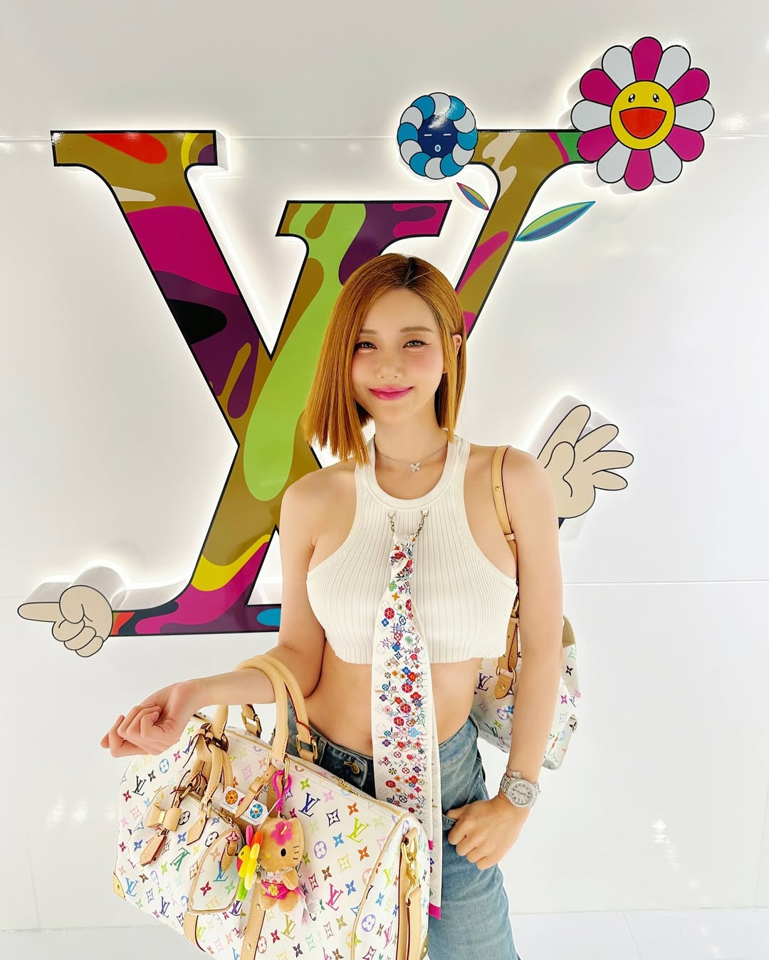 Tên tuổi của cô được phủ sóng khắp châu Á, Với riêng Việt Nam, cô nàng cũng từng có lần biểu diễn để lại nhiều ấn tượng trong lòng fan Việt.