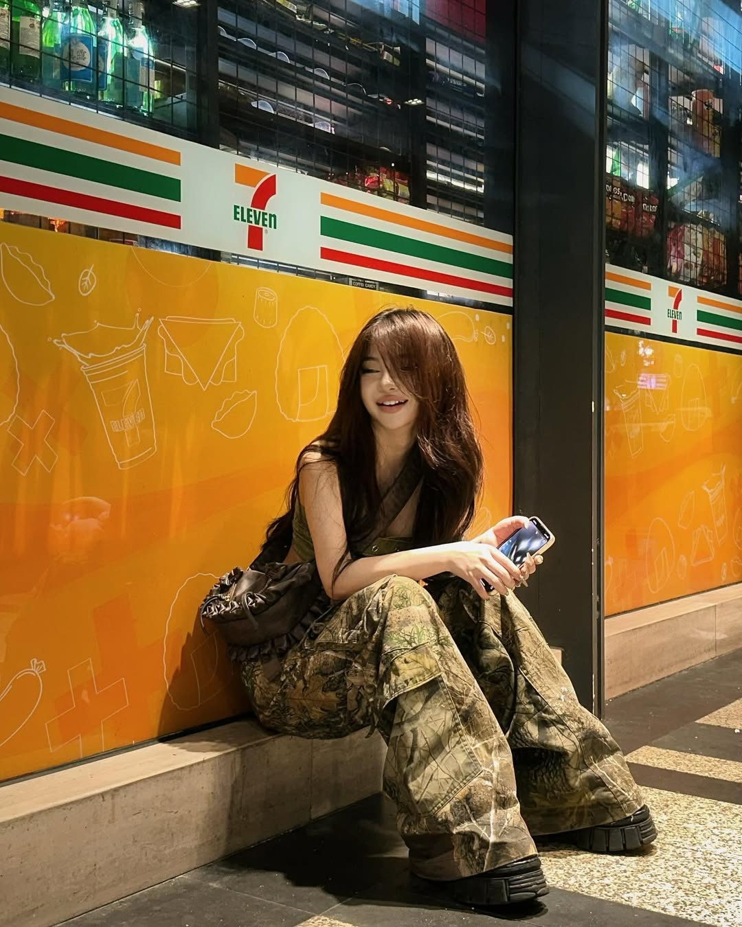 Tuy nhiên thời gian gần đây, nàng hot Instagram theo đuổi phong cách khá chiến.