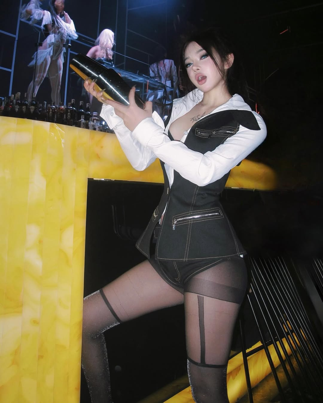 Hải An sở hữu vòng eo con kiến khiến nhiều người phải ngưỡng mộ.