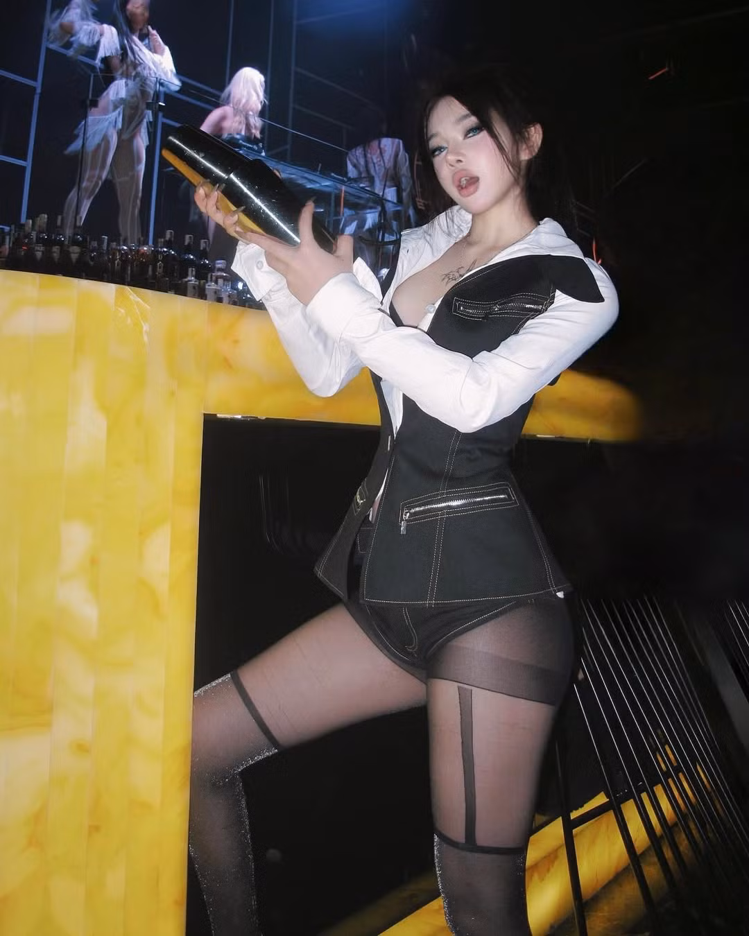 Hải An sở hữu vòng eo con kiến khiến nhiều người phải ngưỡng mộ.