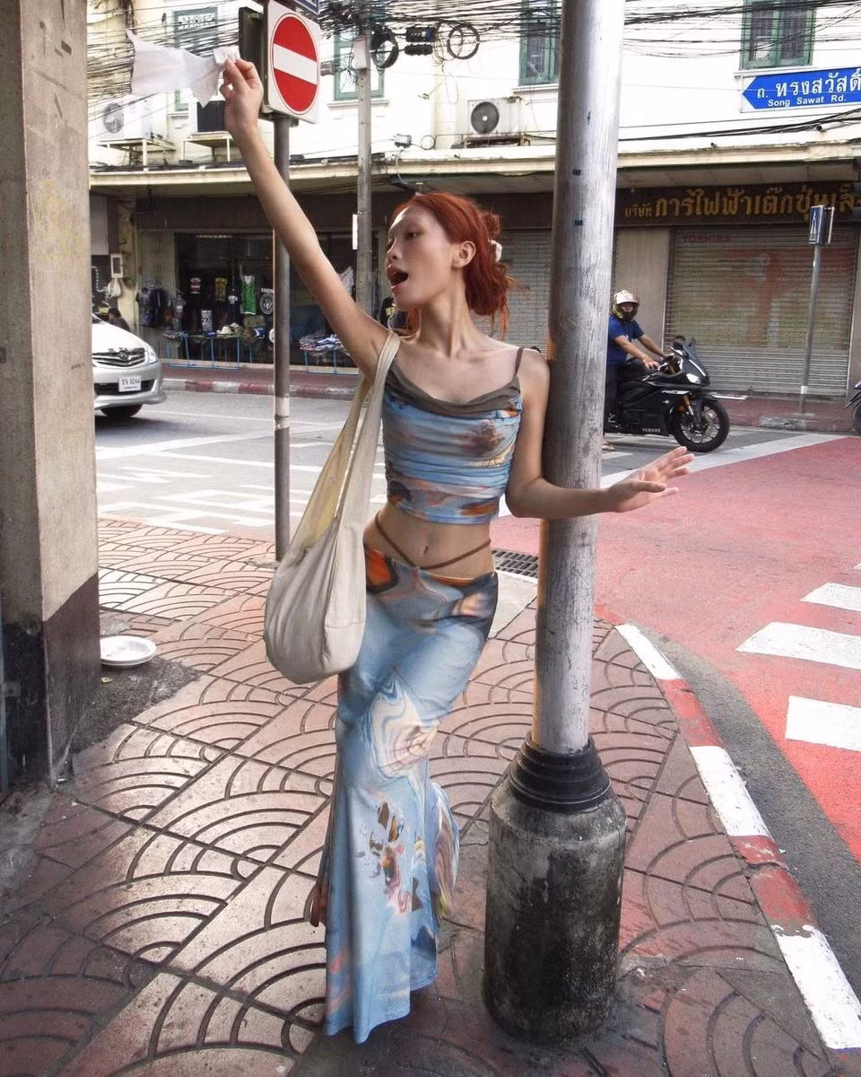 Thiết kế giả lộ nội y mang đến sự quyến rũ vừa phải, không bị mất thiện cảm.