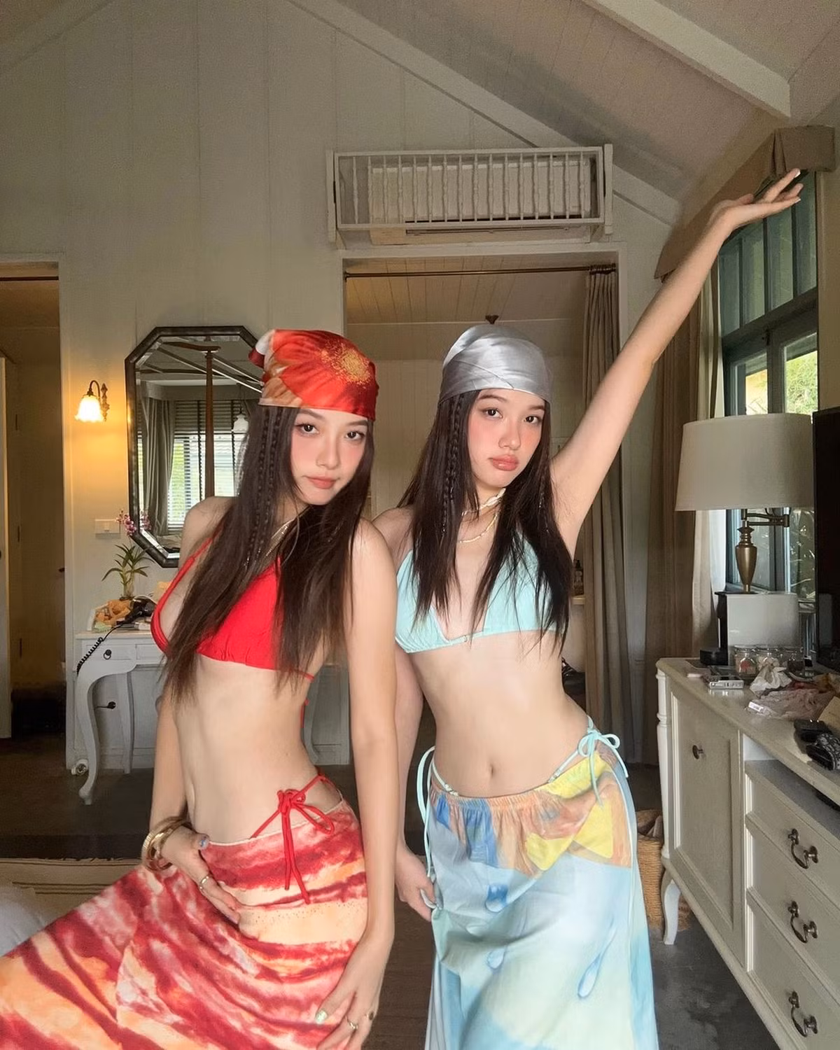 Năm 2024 vừa qua chứng kiến sự bùng nổ mạnh mẽ của trào lưu này, từ những người nổi đến, các nàng hot girl đến những người bình thường đều mê mẩn phong cách này.