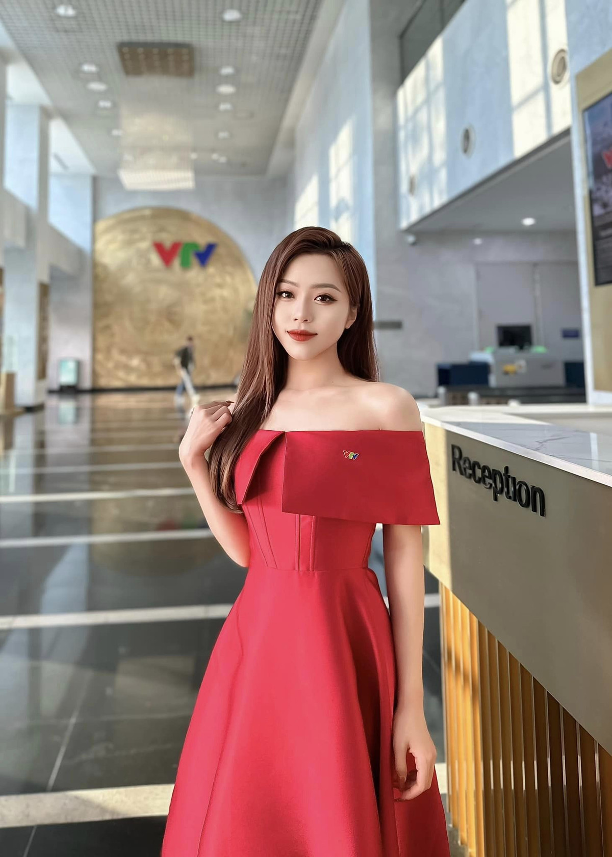 Trước đó, cô cũng tạo dấu ấn với vai trò dẫn dắt chương trình bình luận đồng hành cùng EURO 2024.