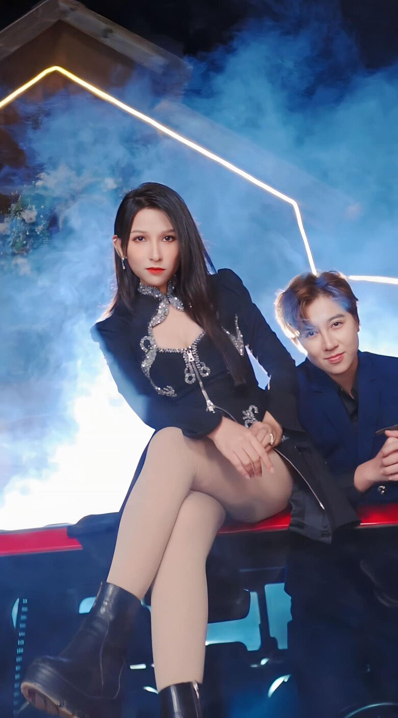 Cô được khán giả biết đến khi tham gia vào nhiều MV parody, cover, web-drama về học đường.