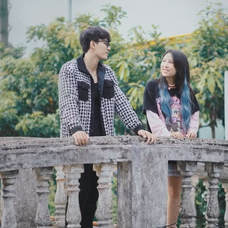 Nguyễn Thiên An tên thật là Nguyễn Phạm Thanh Nhàn, sinh năm 1998 tại Lâm Đồng. Cô từng được mệnh danh là “thánh nữ nhạc chế”.