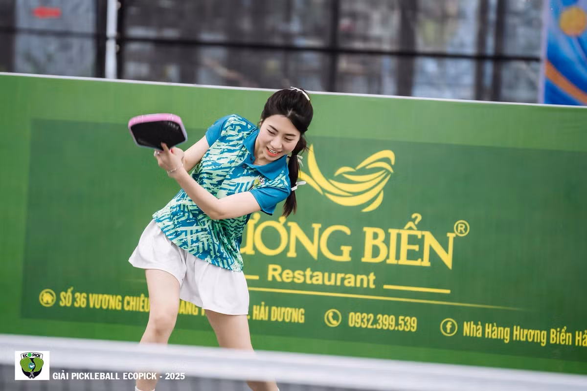 Trước đó, cô nàng đã thể hiện sự yêu thích với bộ môn này. Cô nàng từng chia sẻ sau một tháng "nhập môn" pickleball, nhan sắc bị ảnh hưởng vì quá mải mê chơi pickleball. Nguyễn Nụ mô tả bản thân: Da sạm đi 3 tone, cộng thêm tụt cân luôn. Không những trình chưa lên mà chân còn bị thậm thọt. Nhưng mà vẫn ham chơi. Cảm thấy có lỗi với tôi quá vậy".