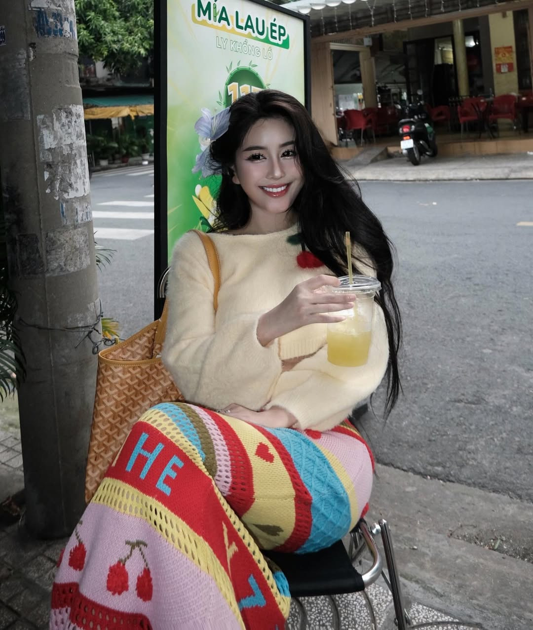 Chăm chỉ rèn luyện thể thao, từng có thời gian, cô nàng sở hữu vòng eo bé kỷ lục - 53cm.