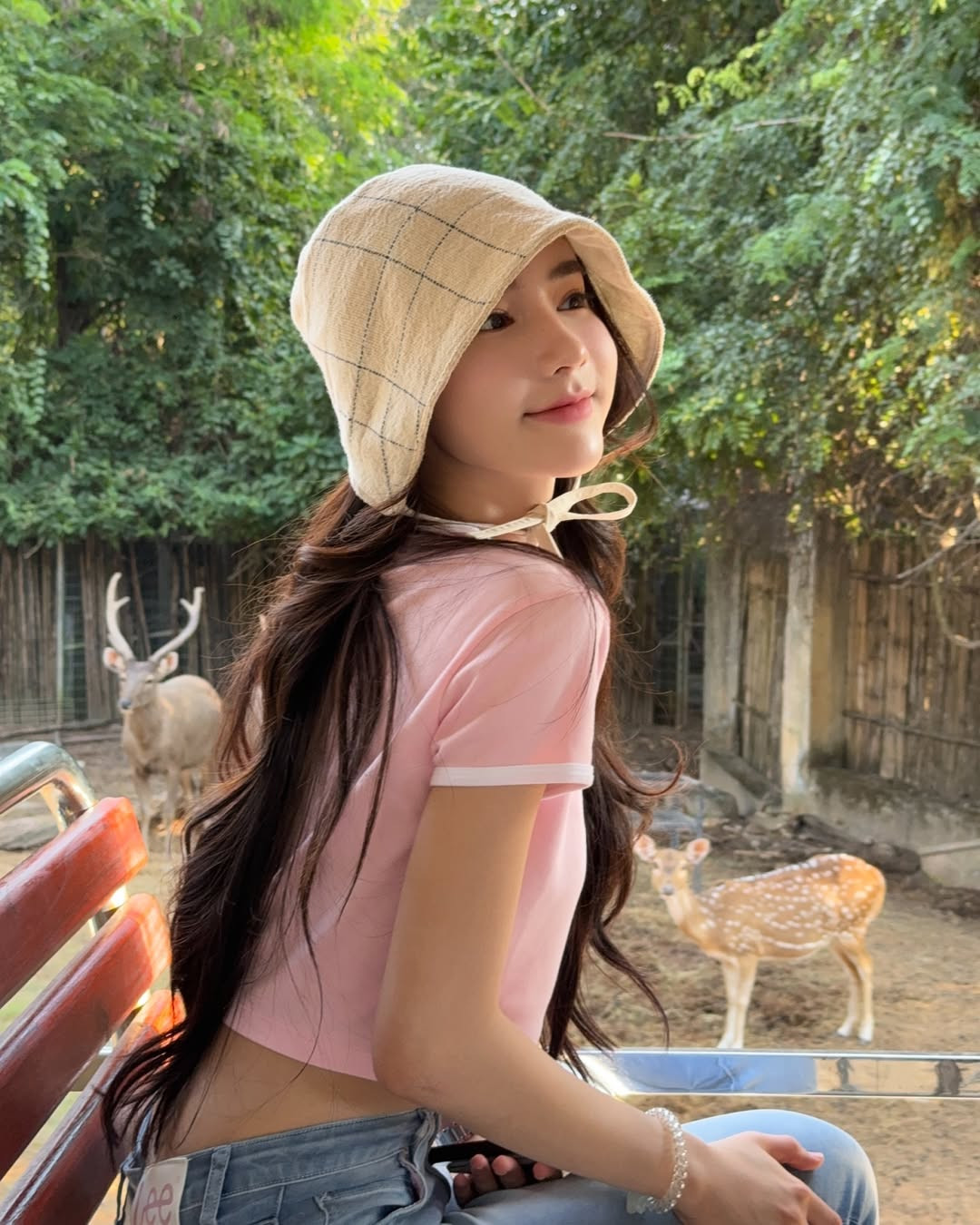 Cô nàng được ví như ví như "quốc bảo nhan sắc" của xứ Chùa Vàng.